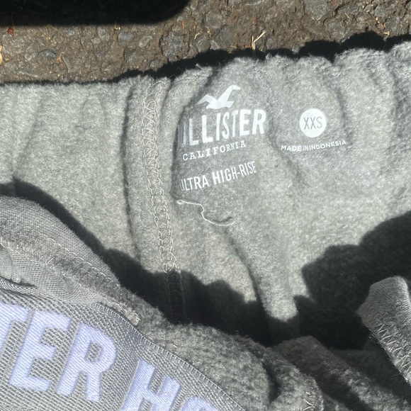 Hollister Extreme High-Rise Gray Sweats - Picture 1 of 3